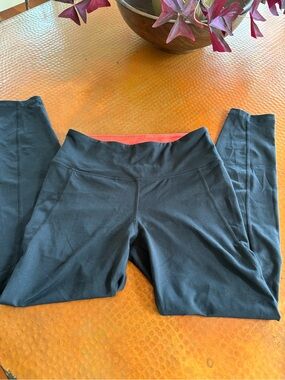 Women's Flattering LIKE NEW Black Athletic Leggings 24” inseam